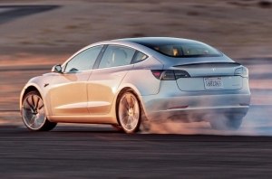 Tesla Model 3 впервые была испытана на Нюрбургринге