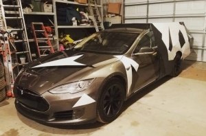 Американец превратил Tesla Model S в ужасный кемпер