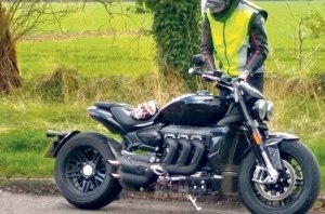 Шпионское фото более бюджетной версии Triumph Rocket