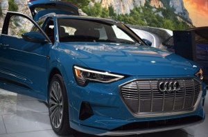 Стали известны цены на электрокроссовер Audi e-tron Quattro